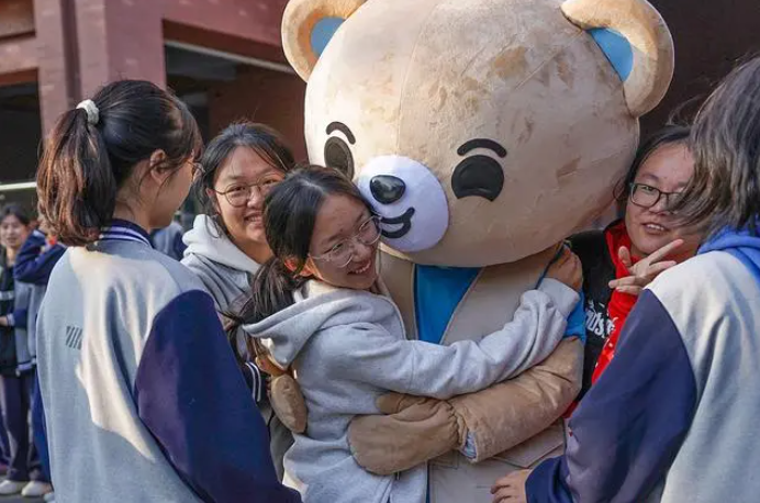 青少年心理健康问题亟须重视 专家建议，构建家、校、医、社联合精准防控体系